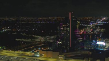 Seminole Hard Rock Hotel yüzme havuzu gitar şekilli tatil köyü