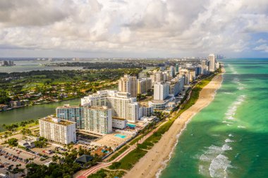 Miami sahili kıyı manzarasının hava fotoğrafı.