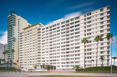 Collins Bulvarı 'ndan Carriage Club Miami Beach fotoğrafı.