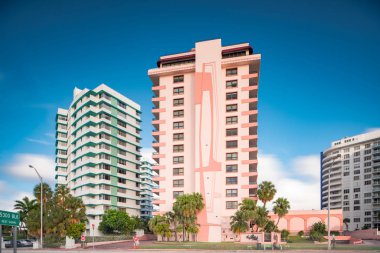 İskender Binası, Miami Sahili.