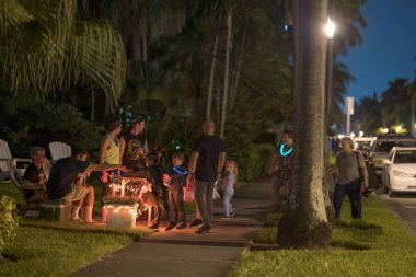 Cadılar Bayramı 'nda çocuklar şeker mi şaka mı oynar?