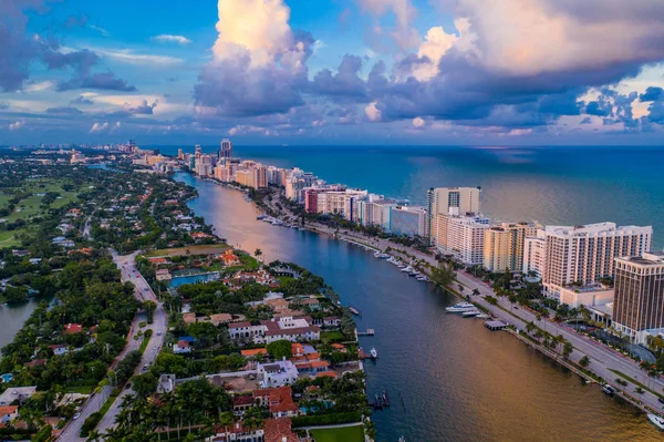 Фото с воздуха Miami Beach Indian Creek красочная сцена — стоковое фото