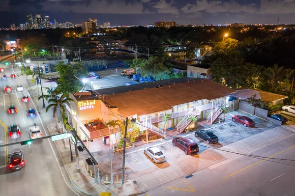 Foto de la noche aérea del Motel Sinbad Miami Biscayne Boulevard — Foto de Stock