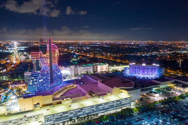 Hotel en forma de guitarra Seminole Hard Rock Hollywood FL — Foto de Stock