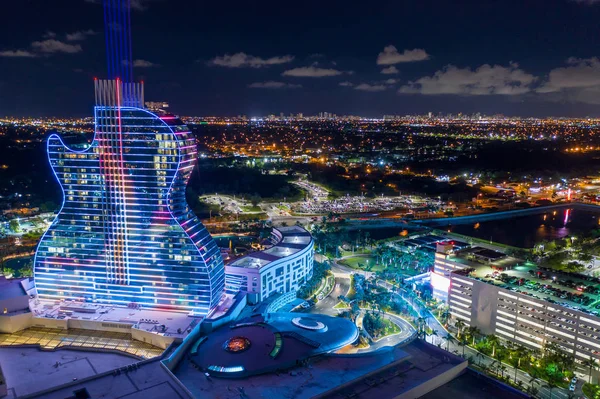 Guitar shaped hotel Seminole Hard Rock Hollywood FL — Stock Photo, Image