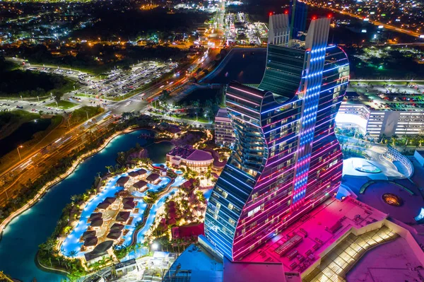 Guitar shaped hotel Seminole Hard Rock Hollywood FL — Stock Photo, Image