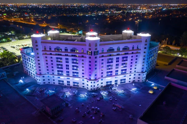 Edificio iluminado por la noche Seminole Hard Rock Hotel Casino — Foto de Stock