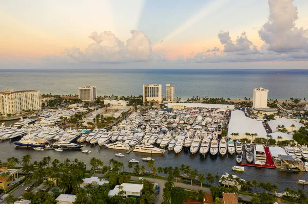 60ste verjaardag van het Fort Lauderdale beach boat show luchtfoto d — Stockfoto