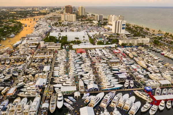 Staging area at the Fort Lauderdale International boat show 2019 — Stock Fotó