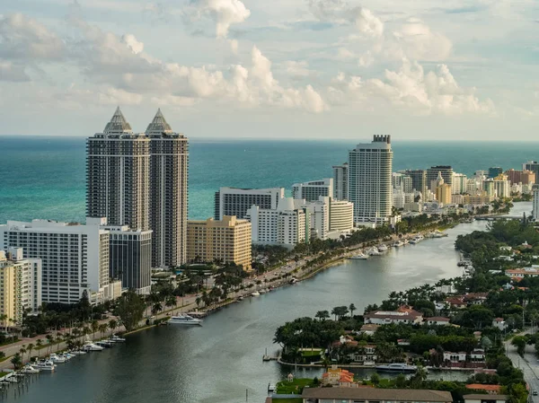 Fotografia aérea Miami Beach arquitetura condomínio incluindo indi — Fotografia de Stock