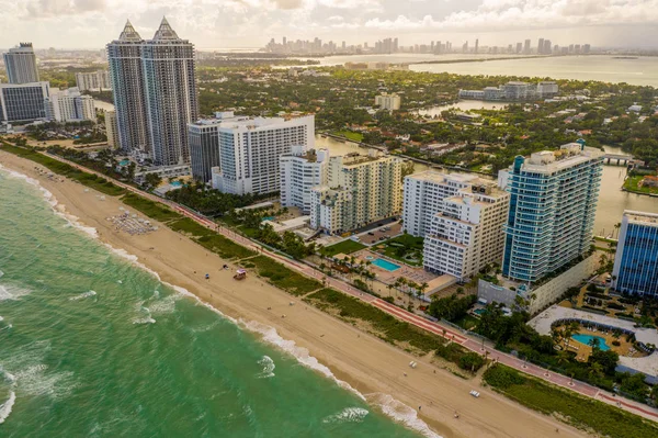 Beachfront realty Miami Florida coastal scene — 스톡 사진