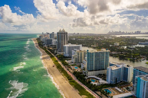 Mooie dag in Miami Beach luchtfoto drone — Stockfoto