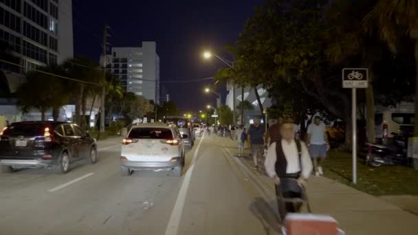 Vídeo Nocturno Personas Que Salen Del Espectáculo Barco Fort Lauderdale — Vídeos de Stock