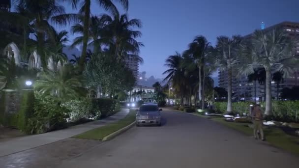 夜间Gimbal稳定运动镜头Idlewyld Fort Lauderdale Florida 1080P — 图库视频影像
