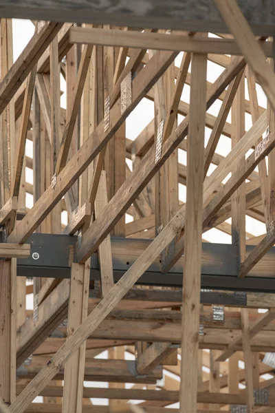 Holzbalken Hausdachkonstruktion — Stockfoto