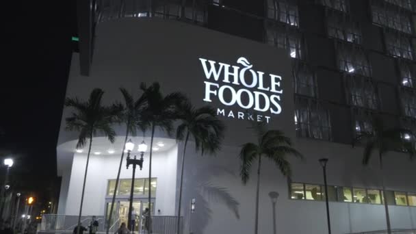 Noční Záběry Whole Foods Market Downtown Miami — Stock video