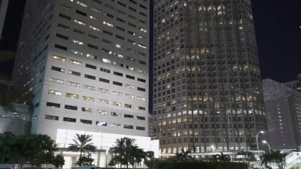 Ночные Съемки Challenger Memorial Downtown Miami — стоковое видео