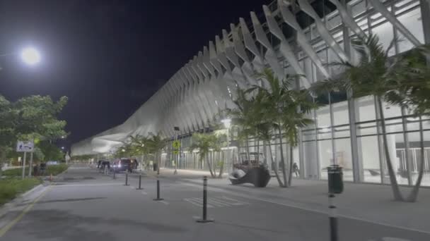 迈阿密海滩会议中心4K Hdr夜间录像 — 图库视频影像