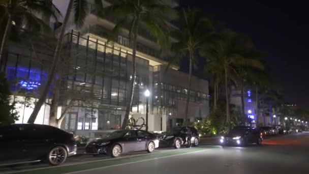 Стекло 120 Ocean Drive Miami Beach Night Footage — стоковое видео