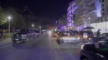 Parlak neon ışıkları Miami Sahili, gece 4 'te.