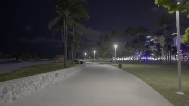 Miami Beach Ocean Kör Gångväg Natten — Stockvideo