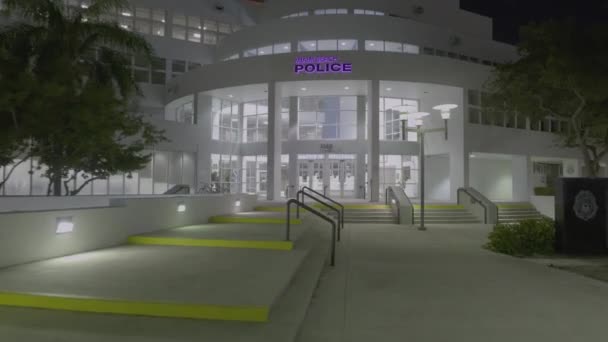 Night Motion Beelden Miami Beach Police Department Gimbal Gestabiliseerd — Stockvideo