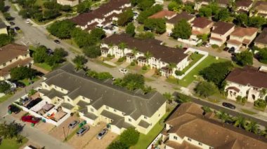 4K 'daki Amerikan yerleşim yerinin hava görüntüsü..