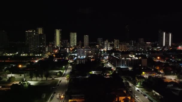 Aérienne Nocturne Élevant Dessus Ville — Video