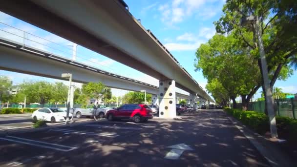 Miami Metrorail Üniversitesi Stasyonu Dengeli Kamerayla Çekilmiştir — Stok video