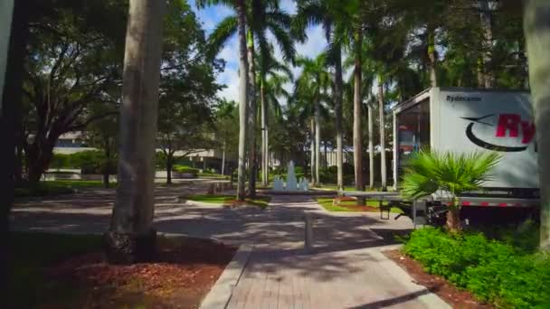 Orbitando Alrededor Una Fuente Universidad Miami — Vídeo de stock