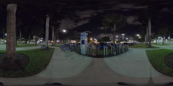 Nacht 360 Video Miami Beach Flamingo Park Fietsverhuur Station — Stockvideo