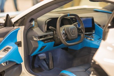 Mavili yeni 2020 Chevy Corvette spor arabasının iç mekanı.