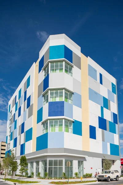Miami modern építészeti raktár közel a befejezéshez — Stock Fotó