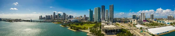 Bellissimo panorama aereo del centro di Miami Florida loghi rimuovere — Foto Stock