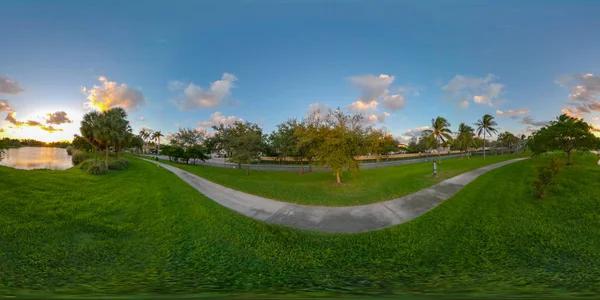 Západ slunce v parku 360 vr fotografie pro virtuální prohlídku — Stock fotografie