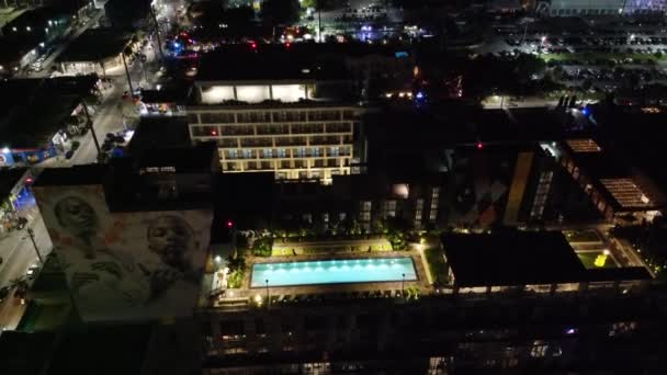 Aerial Pull Out Shot Wynwood Rental Apartment Building — Stock Video