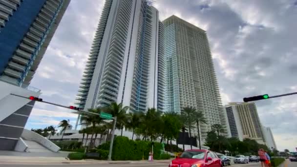 Hochhaustürme Sonnige Inseln Strand Florida — Stockvideo