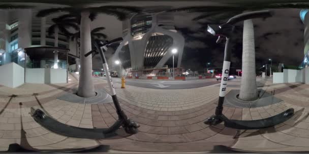 Elektro Roller Downtown Miami 360 Sphärische Video — Stockvideo