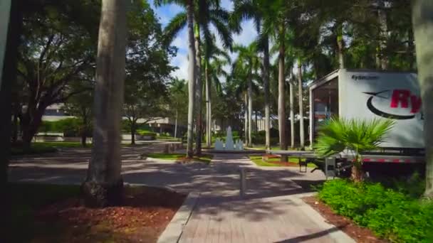 Orbitando Alrededor Una Fuente Universidad Miami — Vídeos de Stock