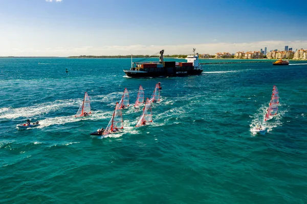 Φωτογραφία Από Drone Ενός Αγώνα Ιστιοπλοΐας Regatta Σχολείο Στο Μαϊάμι — Φωτογραφία Αρχείου