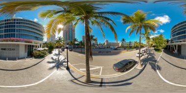 Bir okyanus dairesi Miami Sahili 'nde 360 eş dikdörtgen şeklinde fotoğraf içerir.