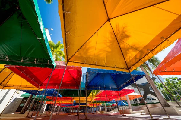 Düşük Açılı Fotoğraf Renkli Olay Parlak Renkler Çadırları — Stok fotoğraf