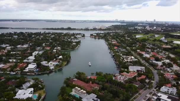 Aerial Pull Out Shot Colorful Miami Beach Biscayne Bay — Stock Video