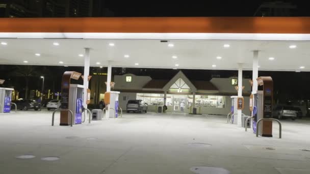 Metraje Nocturno Once Gasolinera — Vídeos de Stock