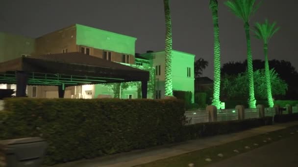 Casa Iluminada Verde Para Férias — Vídeo de Stock