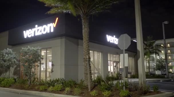 Nachtvideo Van Een Verizon Winkel Miami Opname Met Gimbal Gestabiliseerde — Stockvideo