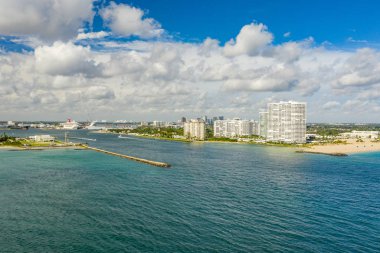Fort Lauderdale Körfezi kayalıkları.
