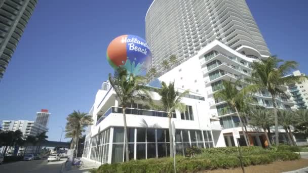 Hallandale Beach Water Tower Highrise Towers Sides — Stockvideo