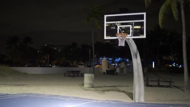 Terugtrekken Schot Van Een Basketbalnet — Stockvideo