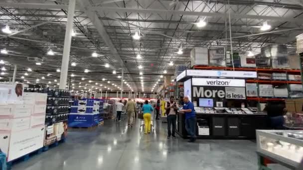 Camminando All Interno Del Magazzino All Ingrosso Costco — Video Stock